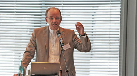 Hannovers Landesbischof Ralf Meister freut sich darüber, dass die Ehrenamtlichen den Gemeinden neues Leben einhauchen