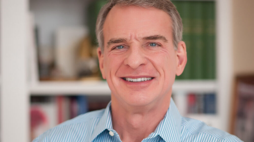 William Lane Craig ist ein sogenannter Apologet, verteidigt also öffentlich den christlichen Glauben. Im Oktober und November ist er zu mehreren Vorträgen und Debatten in Deutschland und Österreich. Weitere Informationen: www.cvmd.eu