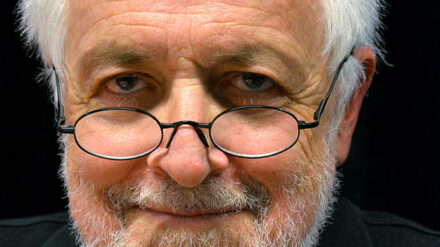 Der Publizist Henryk M. Broder hat Bundeskanzlerin Angela Merkel scharf wegen ihrer Äußerungen zur Flüchtlingskrise kritisiert