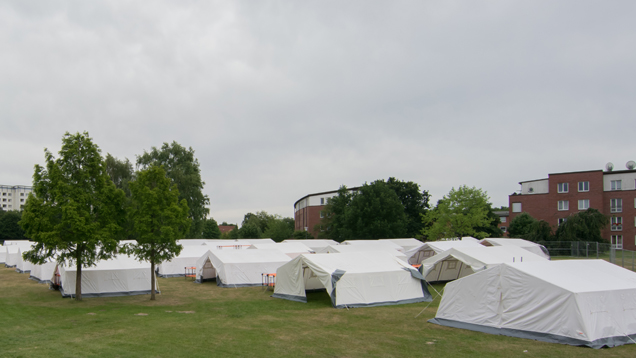 In Flüchtlingsunterkünften kommt es immer wieder zu Auseinandersetzungen zwischen den verschiedenen Kulturen und Religionen (Symbolbild)