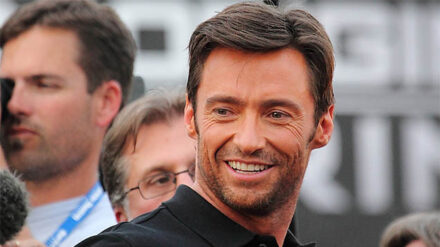 Der in Sydney geborene Schauspieler, der durch die Rolle des Wolverine bekannt wurde, wurde christlich erzogen und glaubt an Gott