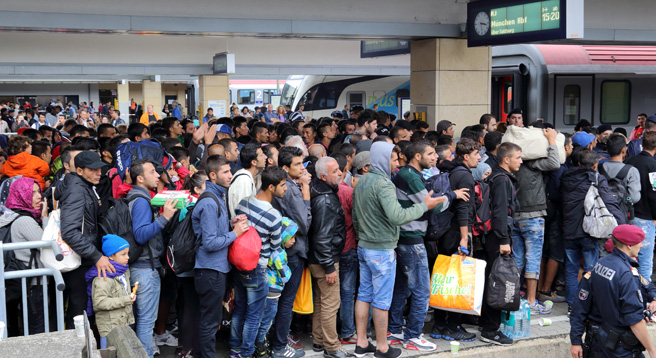 Flüchtlinge auf dem Weg von Wien nach München