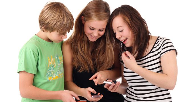 So gut wie jeder Jugendliche hat heute Zugang zum Internet – oft über das Smartphone