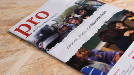 Nicht nur Angst und Abschottung: Freudige Momente in Zeiten der Flüchtlingskrise gibt es auch, wie im Deutsch-Sprachkurs im Flüchtlingscamp Friedland (Bild unten)