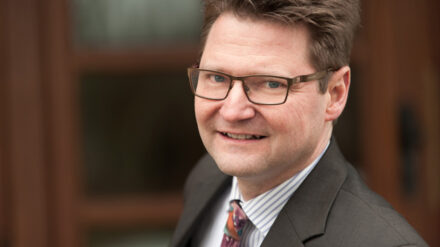 Christoph Irion mahnt aufgrund der Ereignisse in Paris am Freitag zur Besonnenheit