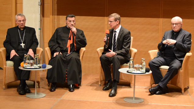 Erzbischof Ludwig Schick, Patriarch Béchara Pierre Kardinal Raï, Moderator Dirk Ansorge, Volker Kauder (v.l.n.r.) diskutierten über die „Zukunft der Christen im Nahen Osten“