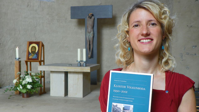 Katharina Freudenberg ist Vikarin in Thüringen. Ihre Doktorarbeit hat sie über den Wiederaufbau des Klosters Volkenroda geschrieben.
