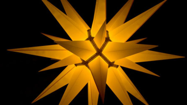 Der Herrnhuter Weihnachtsstern ist ein Symbol für die christliche Botschaft des Weihnachtsfestes