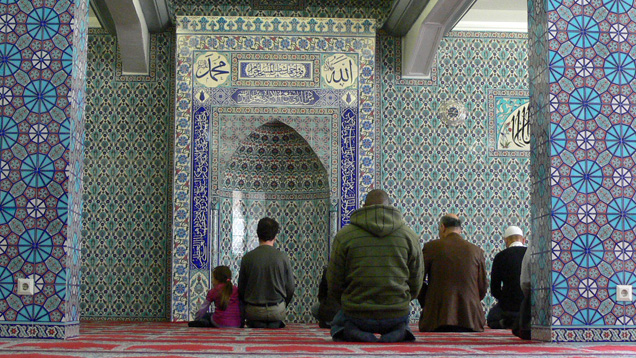In etwa der Häfte der Moscheen in Deutschland wird ein anti-westlicher Islam gepredigt, befürchtet Wissenschaftler Ralph Ghadban