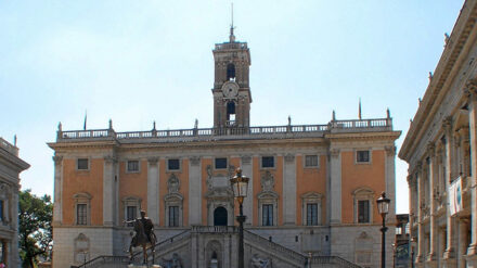 Die römische Innenstadt ist bekannt für ihre vielen Statuen. Zum Besuch des iranischen Staatspräsidenten wurden die nackten Statuen verhüllt, um den Gast nicht zu brüskieren