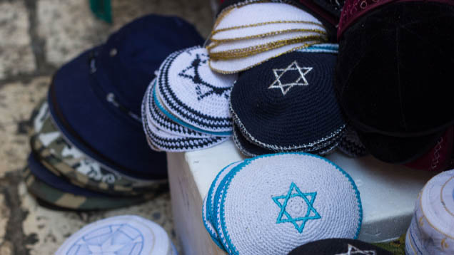 Schon die Kippa reicht oft, um antisemitischen Hass auf sich zu ziehen, meint ARD-Journalistin Tamara Anthony