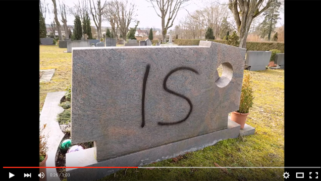 Die Täter beschmierten etwa 40 Grabsteine auf dem Konstanzer Friedhof