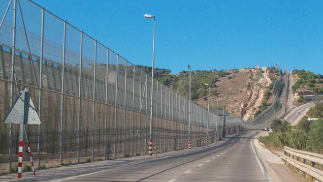 Die EU-Außengrenze der spanischen Exklave Melilla. Was tun, wenn Flüchtlinge über den Zaun klettern? Frauke Petrys Äußerungen zur Grenzsicherung sind umstritten, aber von der Meinungsfreiheit gedeckt.