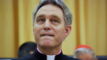 Angesichts der Flüchtlingskrise komme es darauf an, dass Europa sich wieder seiner Wurzlen besinne, meint Erzbischof Georg Gänswein