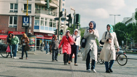Integrierte Muslime in Deutschland fallen laut Professor Agai nicht auf und werden deshalb nicht mit dem Islam assoziiert