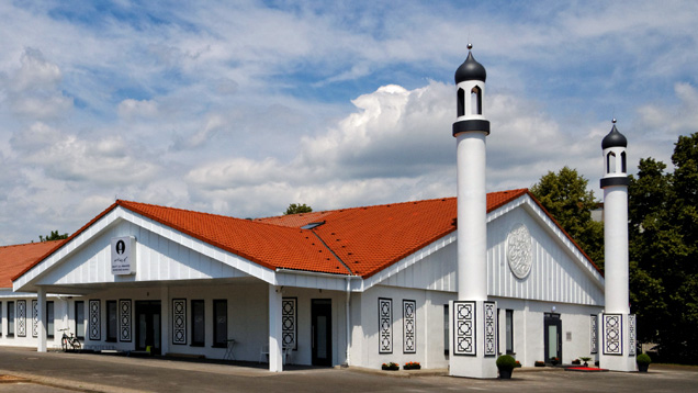 Hanau in Hessen, 2015: Ein stillgelegter Aldi bekommt zwei Minarette und wird zur Moschee. Wenn es nach der AfD geht, soll es in Deutschland zukünftig keine Minarette mehr geben.