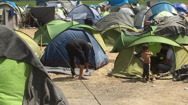 Tausende Flüchtlinge leben seit Wochen in Zelten an der griechisch-mazedonischen Grenze