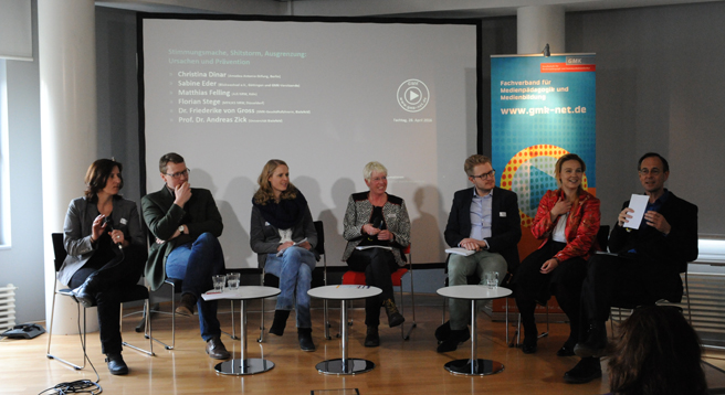 Im Rahmen einer Tagung in Bielefeld diskutierten Experten über die dunkle Seite der Partizipation in sozialen Netzwerken