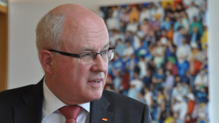 Volker Kauder sieht den Islam nicht als Teil Deutschlands, wohl aber die Muslime