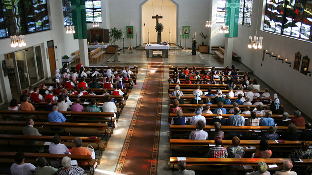 Die NDR-Themenwoche fragt, wie wichtig die Institution Kirche beim Glauben ist