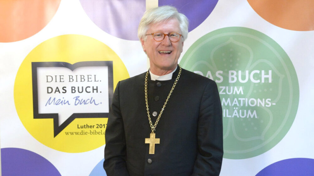 Der EKD-Chef bei der Präsentation der Lutherbibel 2017 in Nördlingen