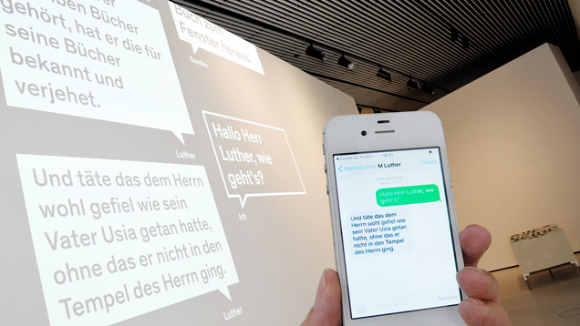 In einer Ausstellung in Kassel können sich die Besucher virtuell mit Martin Luther unterhalten