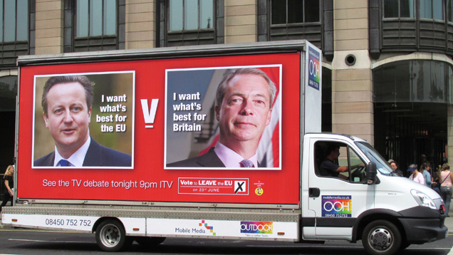 Großbritanniens konservativer Premier David Cameron (li.) warb für den Verbleib Großbritanniens in der EU. Sein Kontrahent Nigel Farage konnte jedoch mehr Stimmen für den Austritt gewinnen.