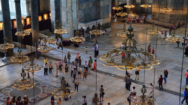 Normalerweise schlendern Touristen über die Marmorböden der Hagia Sophia – jetzt wurde sie seit Langem wieder als Moschee genutzt