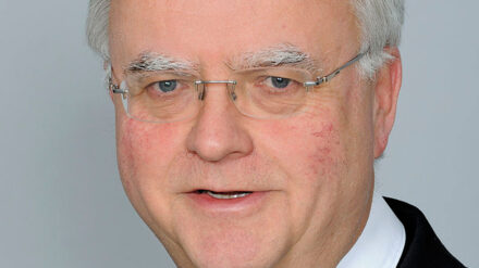 Erzbischof Heiner Koch hat im Interview von Christ und Welt ...