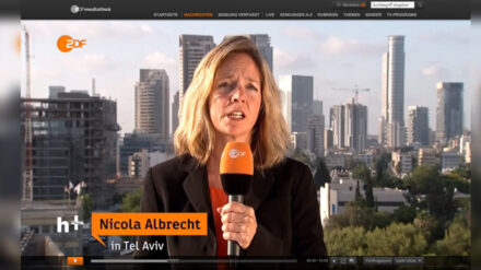 Nicola Albrecht berichtet für das ZDF aus Tel Aviv. Über den Konflikt zwischen Israelis und Palästinensern ausgewogen und fair zu berichten, gelingt nicht immer, wie aktuelle Beispiele der Sendung „Heute+” zeigen.