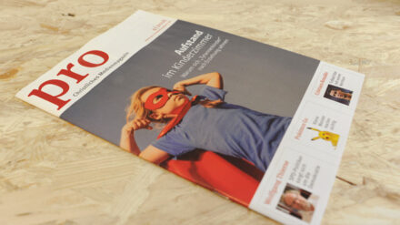 Die neue Ausgabe des Christlichen Medienmagazins pro fragt danach, wie es um die junge Generation steht