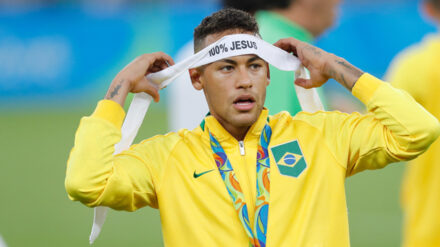 Fußball-Star Neymar sorgt mit seinem christlichen Stirnband bei Olympia für Diskussionsbedarf