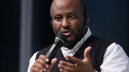 Der katholische Priester Father Mussie Zerai erhält den diesjährigen Menschenrechtspreis der Stiftung Pro Asyl
