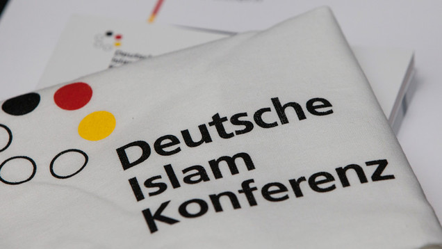 Nicht unumstritten, und nicht ohne Streit: Seit zehn Jahren soll in der Deutschen Islamkonferenz vermittelt werden