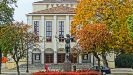Regelmäßig finden im Theater des polnischen Bydgoszcz Festspiele statt. Mit der diesjährigen Aufführung des Stückes „Unsere Gewalt, Eure Gewalt“ hat der Regisseur Oliver Frljić die Besucher geschockt