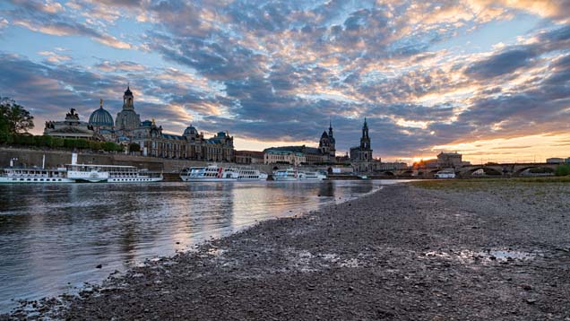 Einheitsdämmerung: In Dresden spiegelte sich am Sonntag der gesellschaftliche Zwist wider