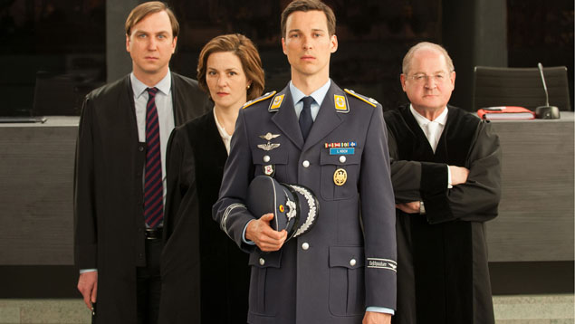 Die Schauspieler beim ARD-TV-Event „Terror – Ihr Urteil", von links nach rechts:  Lars Eidinger, Martina Gedeck, Florian David Fitz, Burghard Klaußner