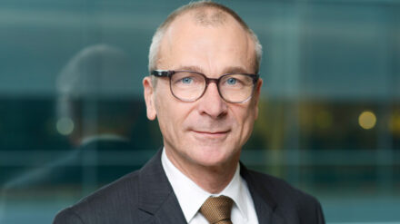 Volker Beck vertritt die Ansicht, dass sich die Kirchen als Arbeitgeber aus dem Privatleben ihrer Arbeitnehmer heraushalten sollen