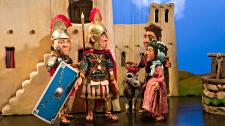 Die Augsburger Puppenkiste bringt den Weihnachtsbericht auf die Kinoleinwand