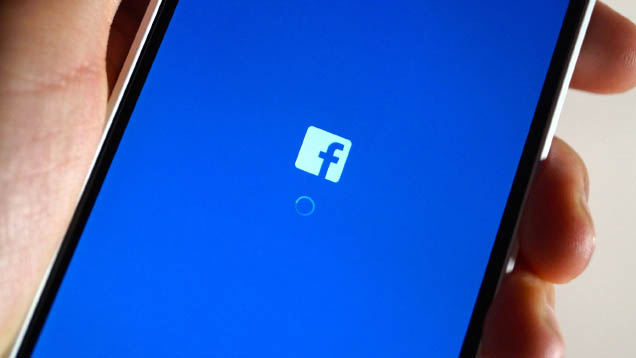 Absurde Falschmeldungen verbreiten sich auf Facebook teils rasend schnell. Das Netzwerk ergreift nun Gegenmaßnahmen