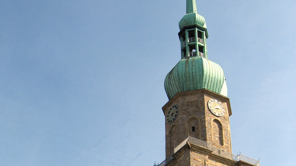 Freitagabend versuchten Rechtsextreme vom Turm der Reinoldikirche aus, ihr Gedankengut zu verbreiten