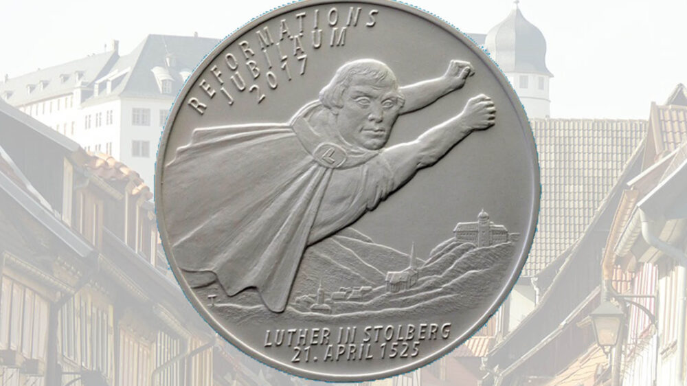 Luther als Superman: Die Jahresmünze der Münzstätte Stolberg zeigt den Reformator in ungewöhnlicher Pose