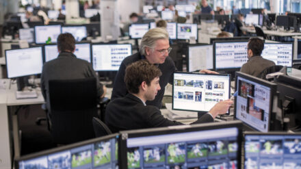 Journalisten sind heute multimedial gefordert: Neben dem journalistischen Endprodukt wollten auch die sozialen Medien bedient, Bilder bearbeitet oder Videos gedreht werden