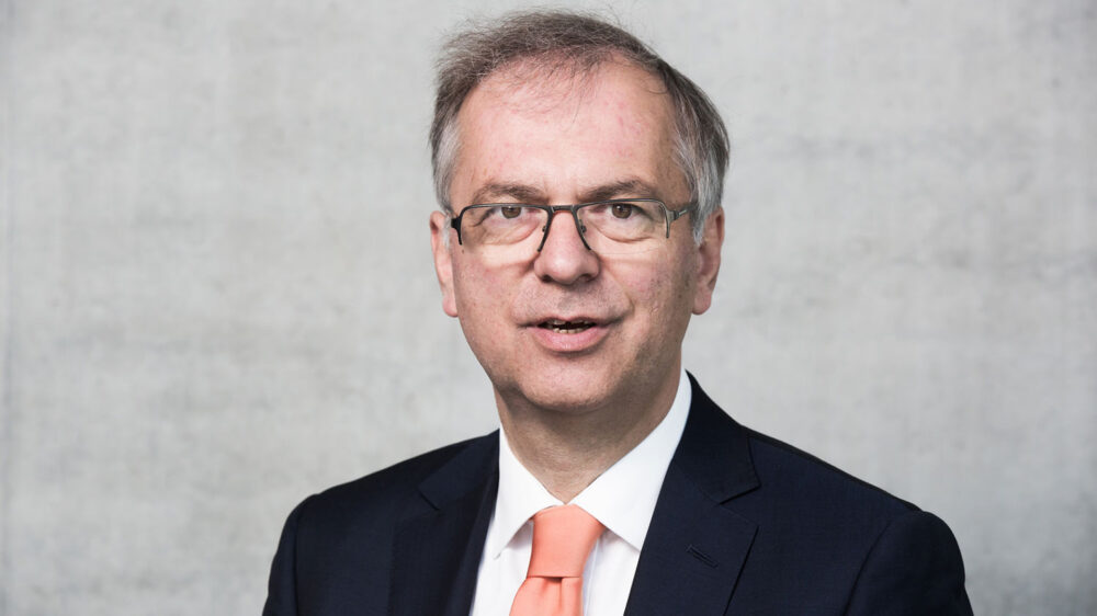 Heribert Hirte ist Vorsitzender des Stephanuskreises der CDU/CSU im Bundestag. Das Gesprächsforum tritt für Toleranz und Religionsfreiheit ein und kümmert sich um die Situation verfolgter Christen. 88 Abgeordnete gehören ihm an.