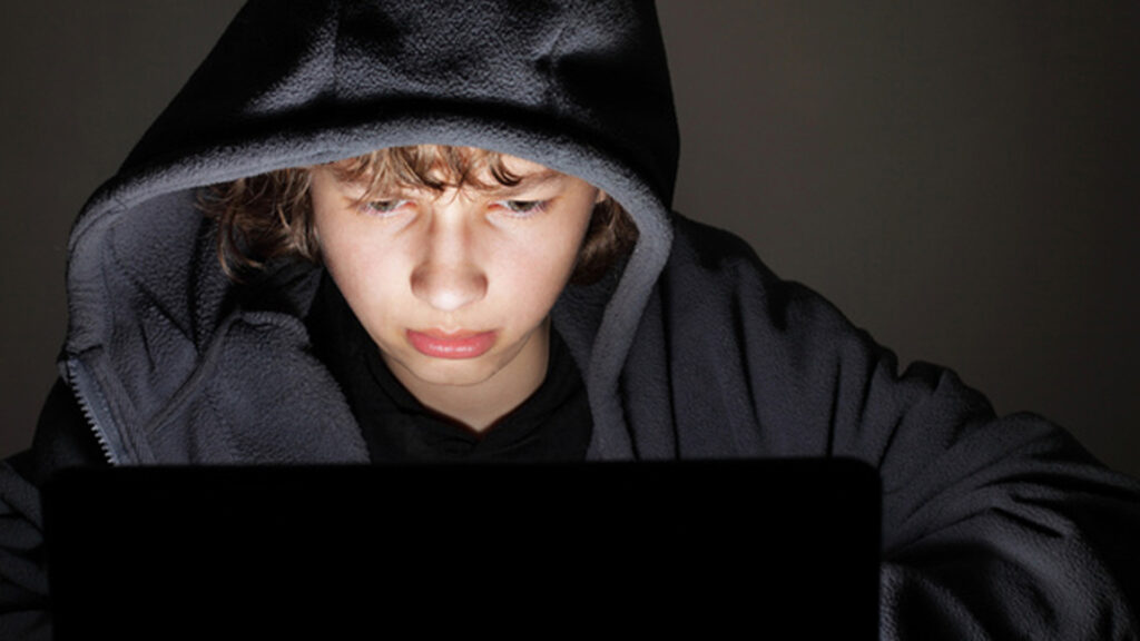 Mit dem Jugendmedienschutz-Staatsvertrag sollen Kinder und Jungendliche vor jugendgefährdenden Inhalten im Internet geschützt werden
