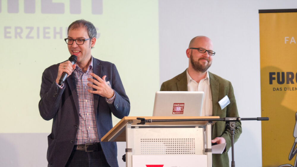 Tobias Faix (links) und Tobias Künkler (rechts) präsentieren in Kassel ihre Forschungsergebnisse