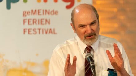 Thomas Schirrmacher ist Islamexperte. Als Christ setzt er sich für eine respektvolle Begegnung der Religionen ein, bei der Unterschiede nicht unter den Teppich gekehrt werden.