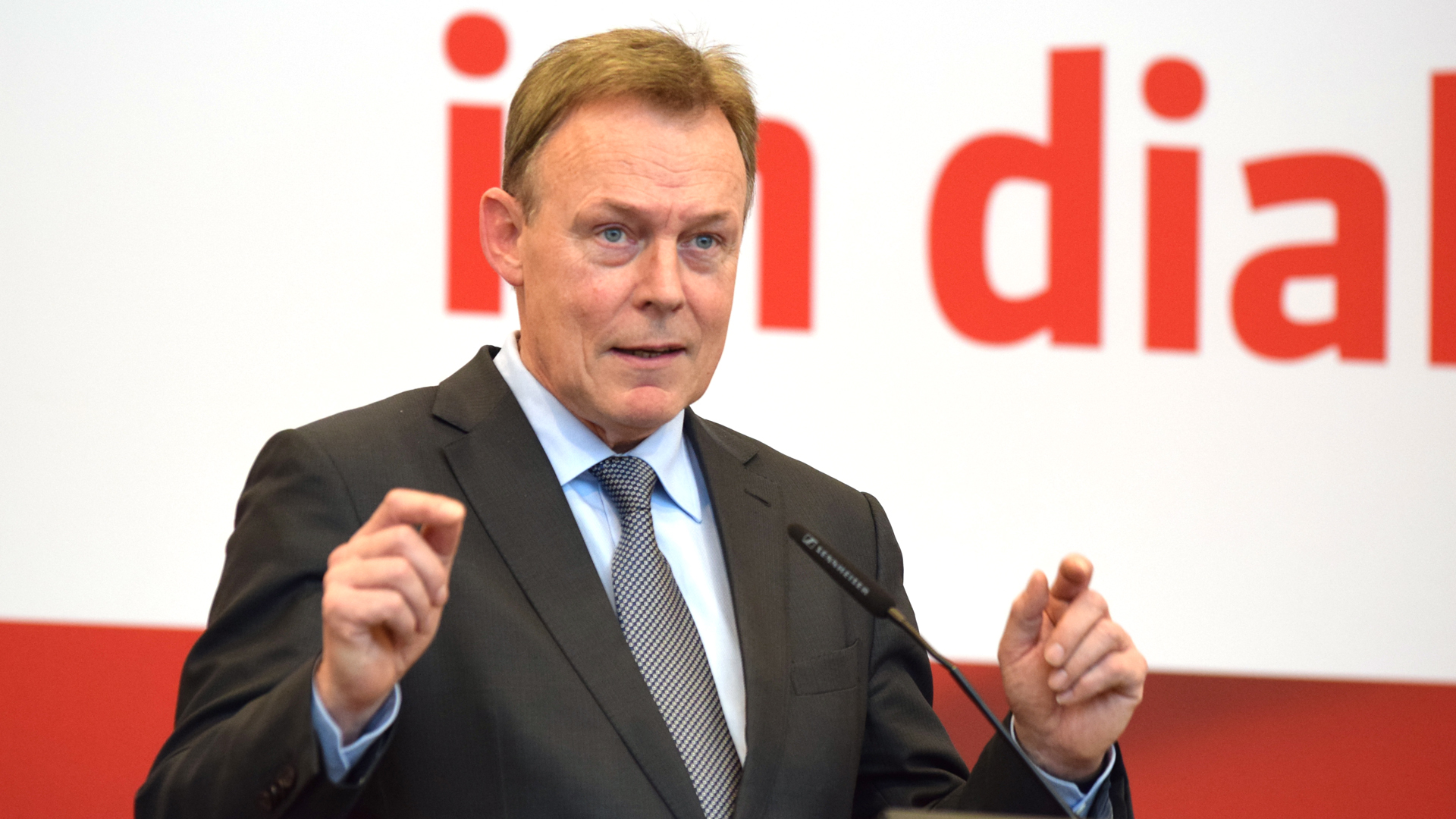 SPD-Fraktionschef Thomas Oppermann warb im Deutschen Bundestag für Luther
