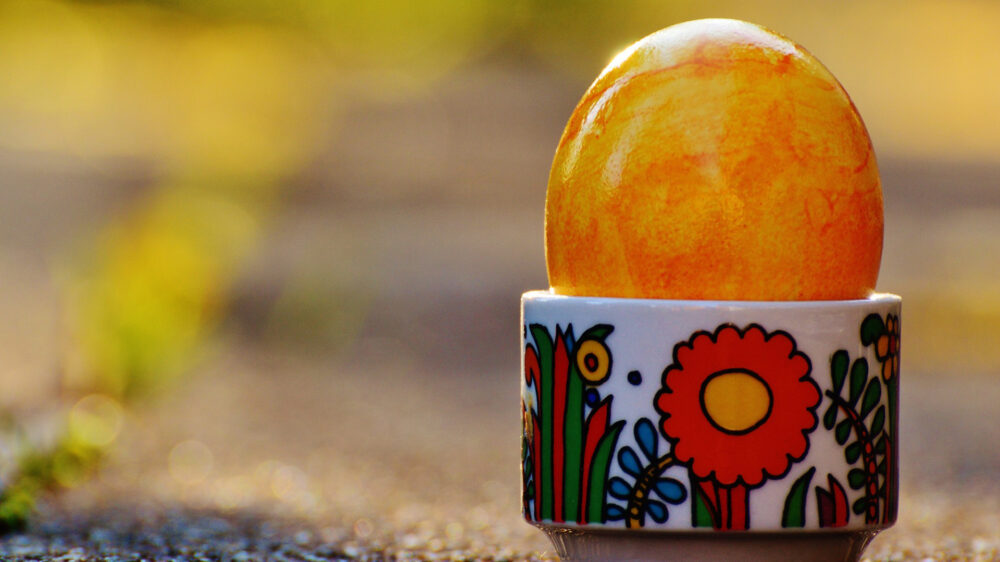 Warum wir Ostern feiern und Eier verstecken, erklärt Aldi in einem Werbeprospekt