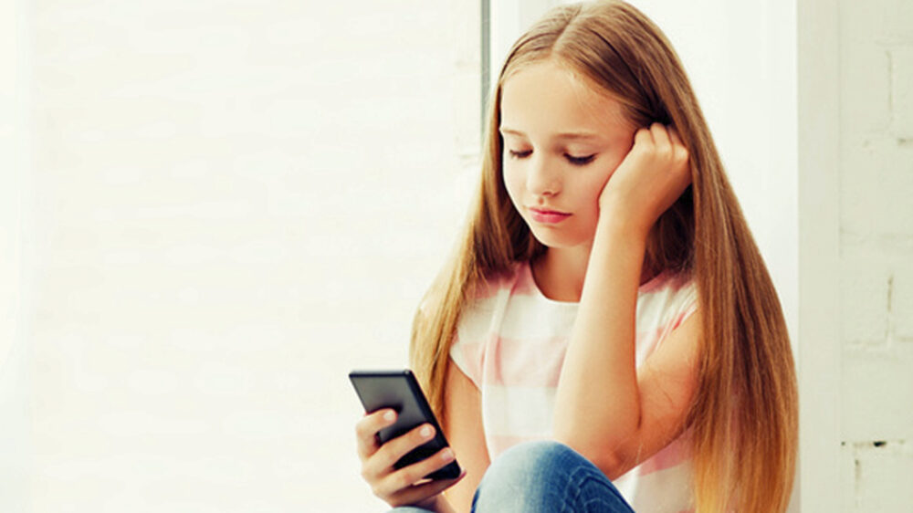 Teenie, Jugendliche, Smartphone, Handy, digitale Medien